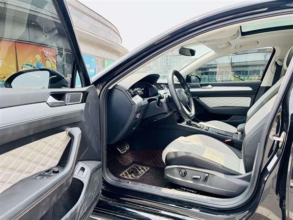 迈腾 2024款 200万辆众享款 330TSI DSG豪华型