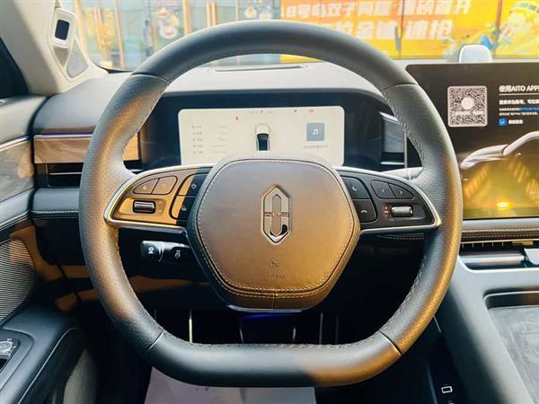 问界M5 2022款 增程四驱性能版