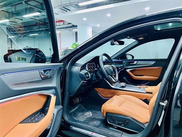 奥迪A6L 2022款 45 TFSI quattro 臻选动感型