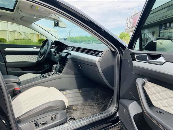 迈腾 2023款 200万辆纪念版 330TSI DSG豪华型