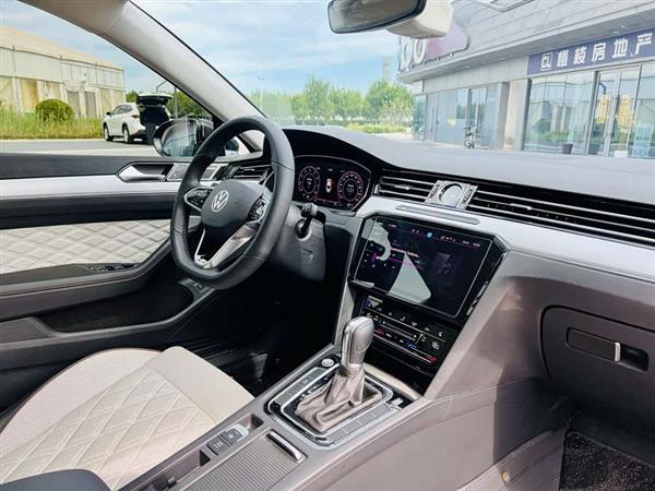 迈腾 2023款 200万辆纪念版 330TSI DSG豪华型