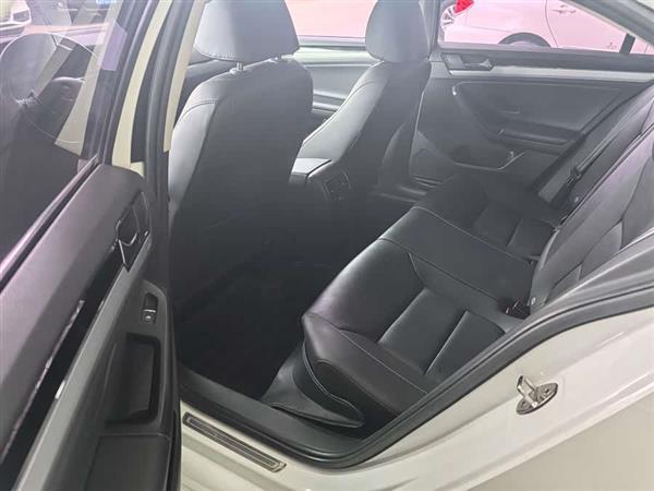 速腾 2018款 180TSI DSG臻享版