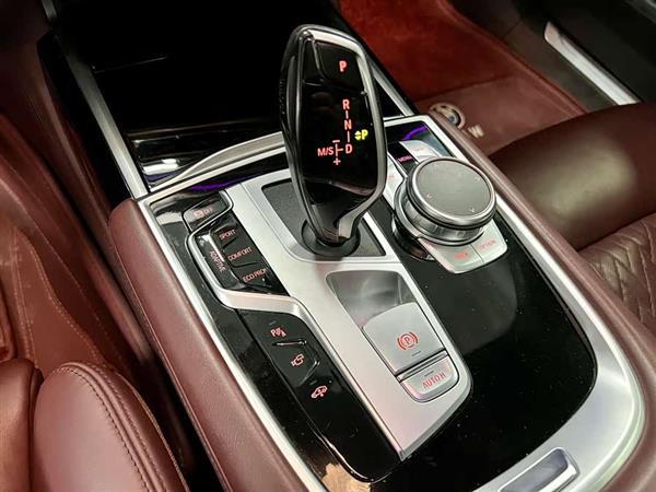 宝马7系 2022款 740Li xDrive 行政型 M运动套装