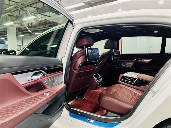 宝马7系 2022款 740Li xDrive 行政型 M运动套装