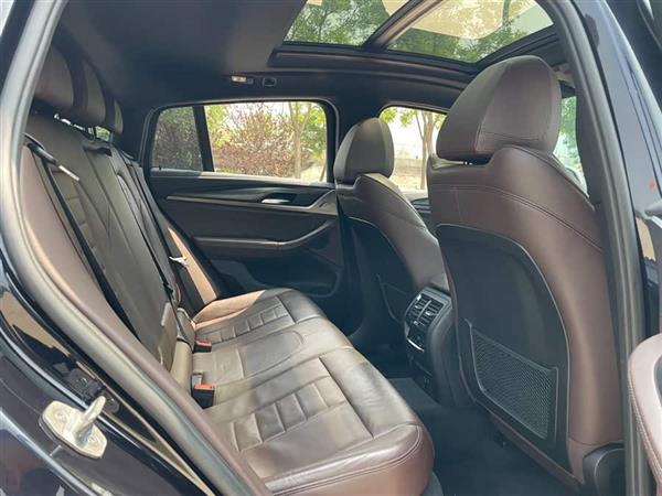 宝马X4 2019款 xDrive25i M越野套装