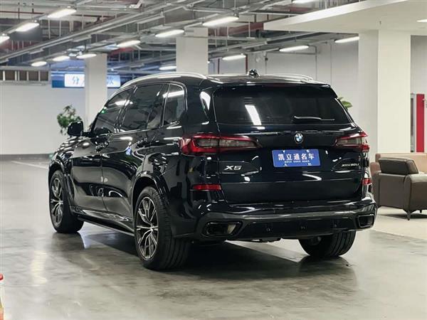宝马X5 2022款 改款 xDrive 30Li 尊享型M运动套装