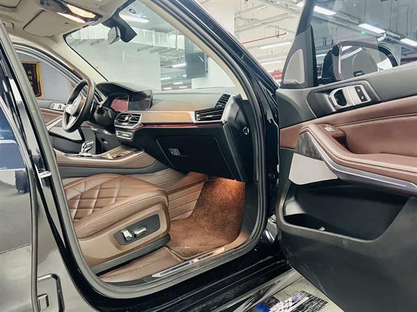 宝马X5 2022款 改款 xDrive 30Li 尊享型M运动套装