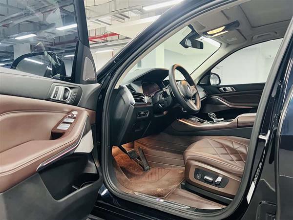 宝马X5 2022款 改款 xDrive 30Li 尊享型M运动套装