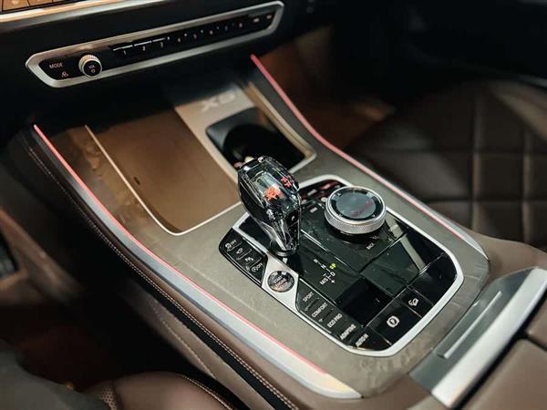 宝马X5 2022款 改款 xDrive 30Li 尊享型M运动套装