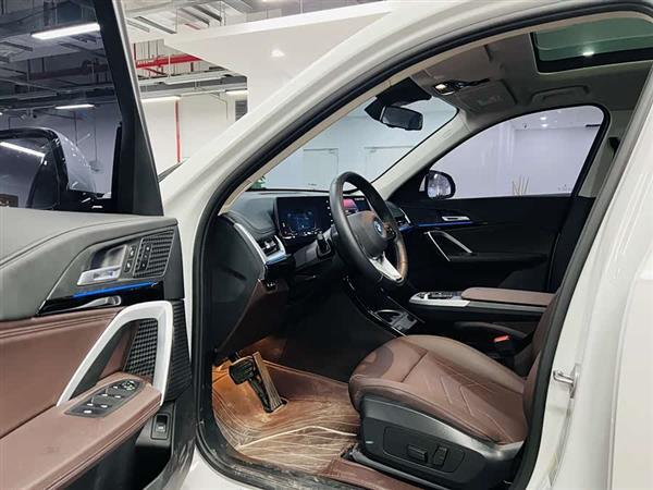 宝马iX1 2023款 eDrive25L X设计套装