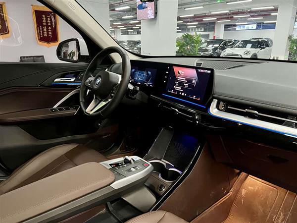 宝马iX1 2023款 eDrive25L X设计套装