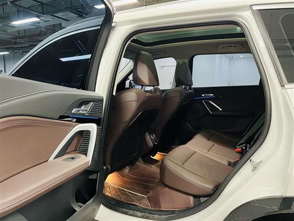 宝马iX1 2023款 eDrive25L X设计套装