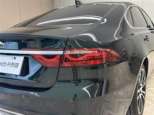 捷豹XFL 2024款 2.0T P250 两驱尊享豪华版