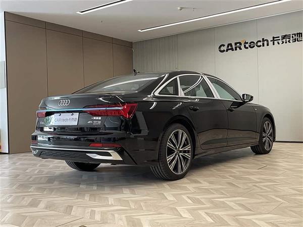 奥迪A6L 2025款 45 TFSI quattro 臻选动感型