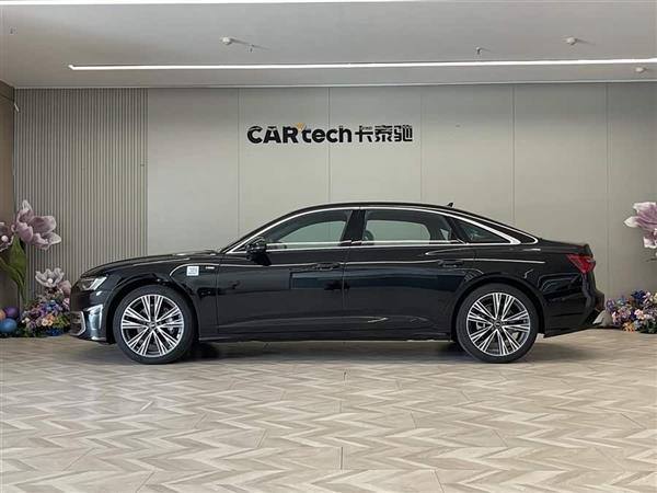 奥迪A6L 2025款 45 TFSI quattro 臻选动感型