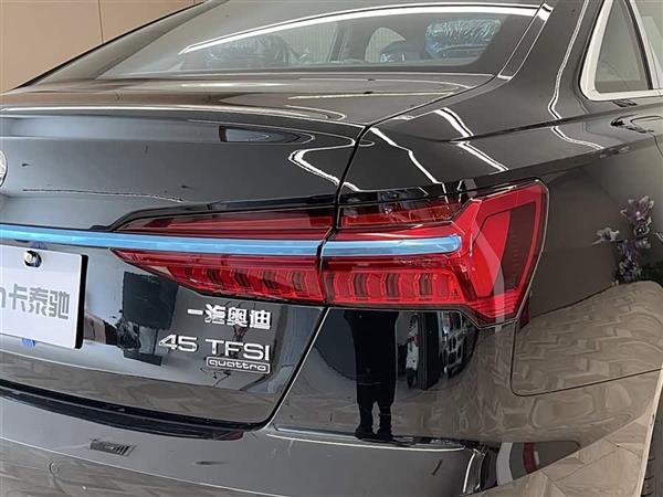 奥迪A6L 2025款 45 TFSI quattro 臻选动感型