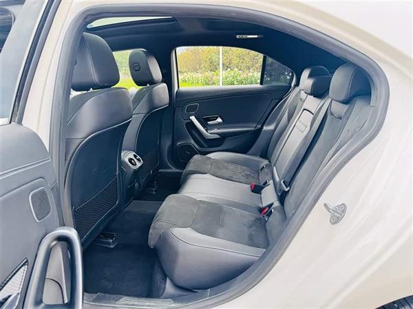 奔驰A级 2019款 A 200 L 运动轿车先行特别版