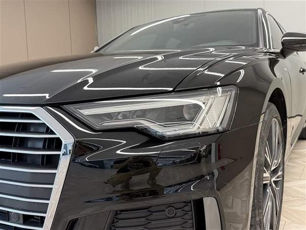 奥迪A6L 2022款 45 TFSI quattro 臻选动感型