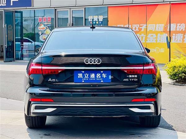 奥迪A6L 2022款 45 TFSI 臻选动感型