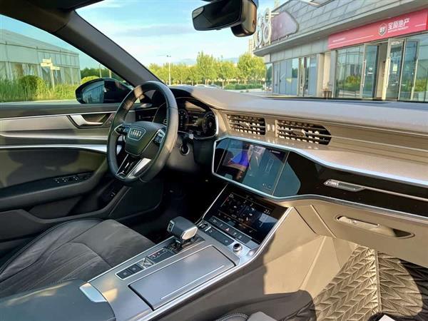 奥迪A6L 2022款 45 TFSI 臻选动感型