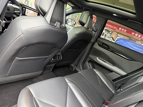 长安UNI-V 2022款 1.5T 尊贵型