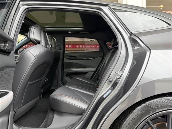 长安UNI-V 2022款 1.5T 尊贵型