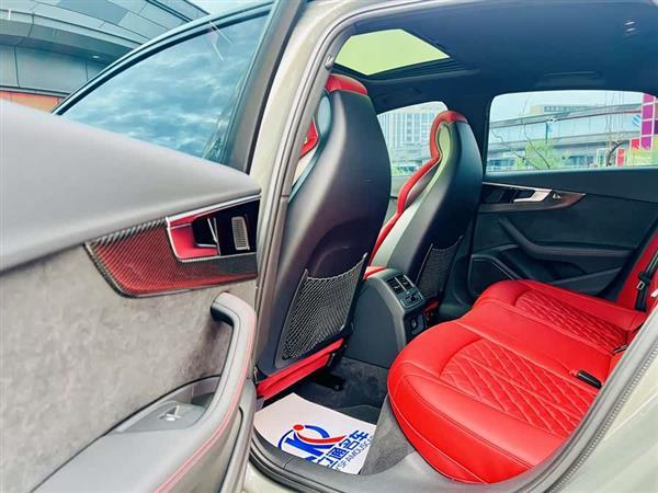 奥迪S4 2023款 S4 3.0TFSI
