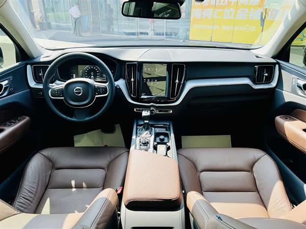 沃尔沃XC60 2020款 T5 四驱智逸豪华版