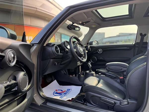 MINI 2019款 1.5T COOPER 艺术家