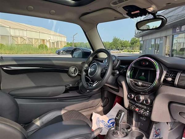 MINI 2019款 1.5T COOPER 艺术家