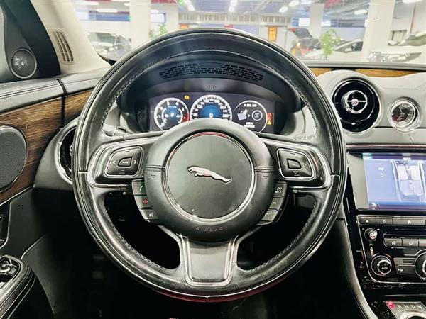 捷豹XJ 2016款 XJL 3.0 SC 四驱全景商务版
