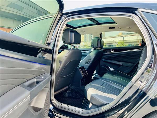 帕萨特 2023款 330TSI 豪华版