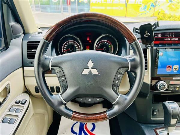 帕杰罗(进口)V97 2018款 3.8L 中东版