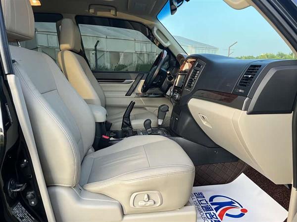 帕杰罗(进口)V97 2018款 3.8L 中东版