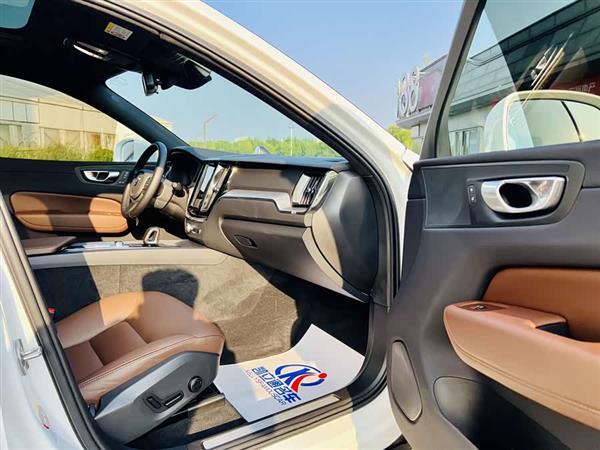 沃尔沃XC60 2023款 B5 四驱智逸豪华版