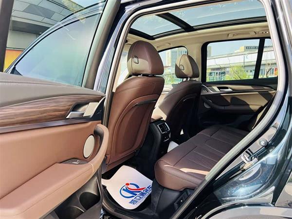 宝马X3 2023款 xDrive30i 领先型 M曜夜套装