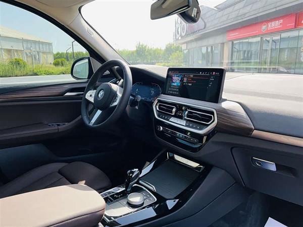 宝马X3 2023款 xDrive30i 领先型 M曜夜套装