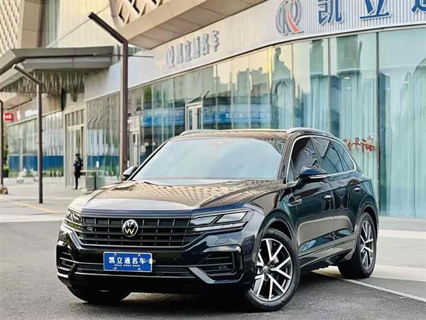 途锐 2022款 3.0TSI 锐享版 经典运动套装