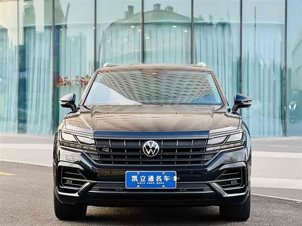 途锐 2022款 3.0TSI 锐享版 经典运动套装
