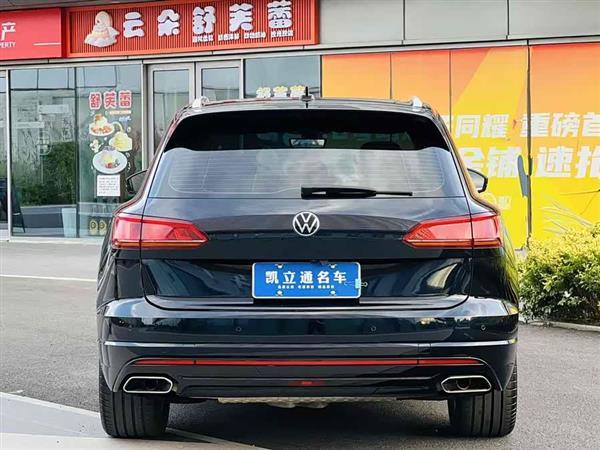 途锐 2022款 3.0TSI 锐享版 经典运动套装