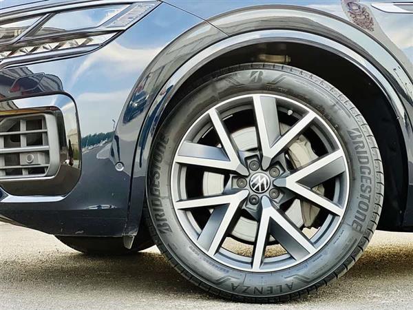 途锐 2022款 3.0TSI 锐享版 经典运动套装