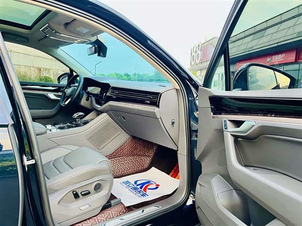 途锐 2022款 3.0TSI 锐享版 经典运动套装