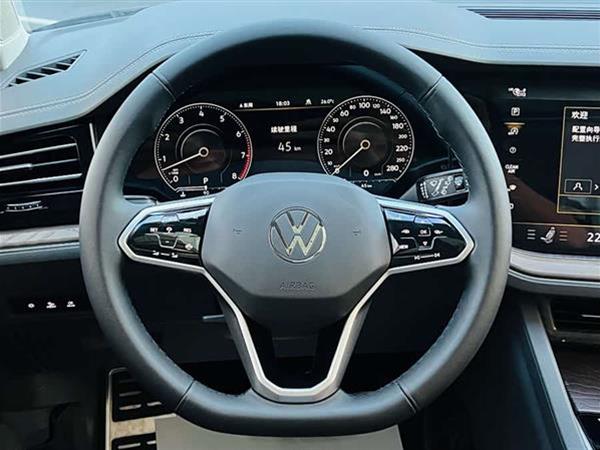 途锐 2022款 3.0TSI 锐享版 经典运动套装