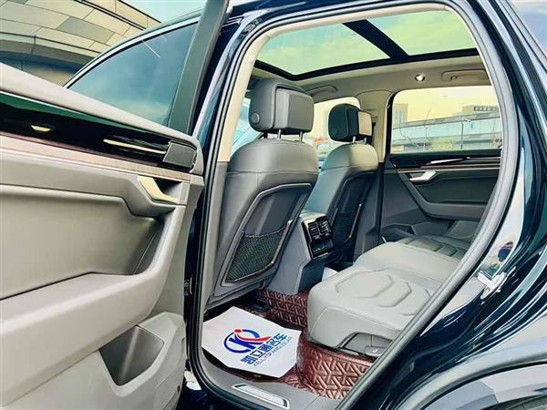 途锐 2022款 3.0TSI 锐享版 经典运动套装