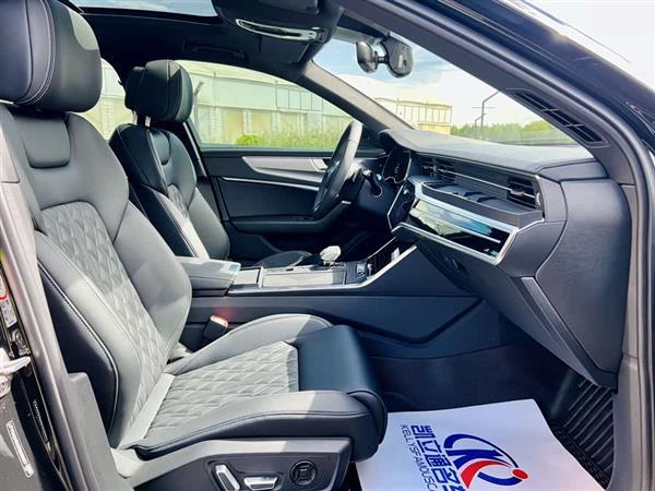 奥迪A6L 2025款 改款 45 TFSI 臻选动感型