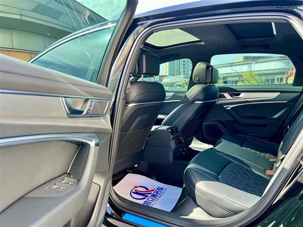 奥迪A6L 2025款 改款 45 TFSI 臻选动感型