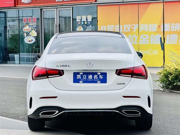 奔驰A级 2022款 改款二 A 200 L 运动轿车时尚型