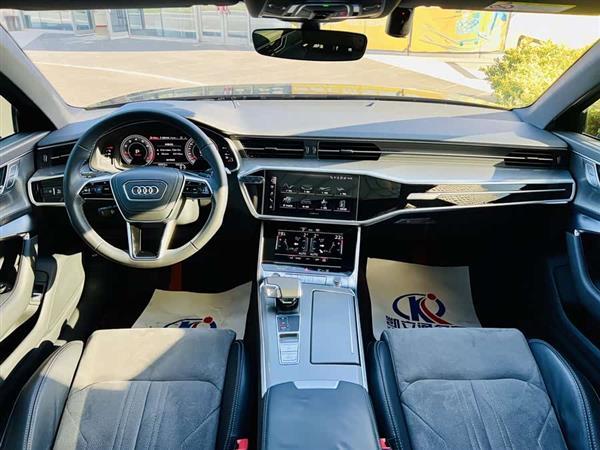 奥迪A6L 2023款 改款 45 TFSI 臻选动感型