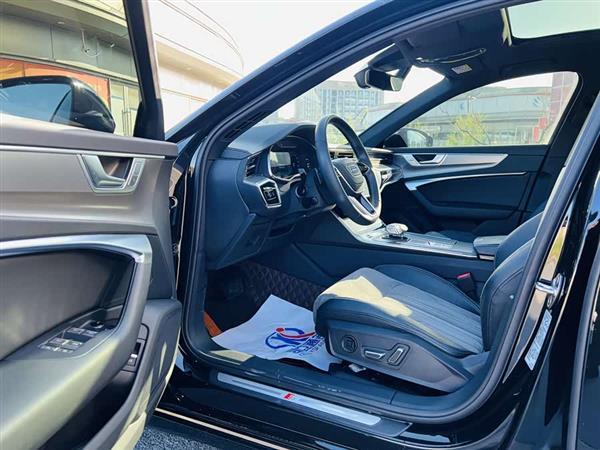 奥迪A6L 2023款 改款 45 TFSI 臻选动感型