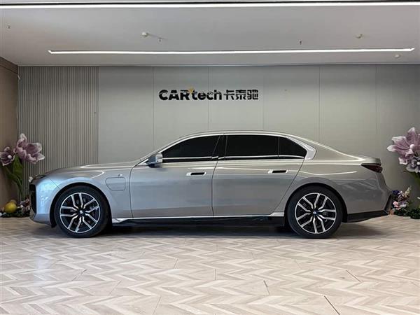 宝马i7 2023款 eDrive50L 领先M运动套装